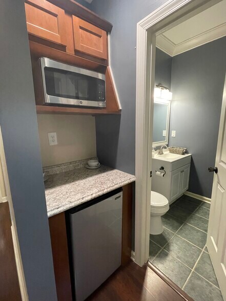 More Photos Of 540 SE Powder Springs St, Marietta Office Residential For Lease