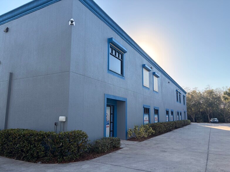 More Photos Of 10911 Harmony Park Dr, Bonita Springs Light Distribution For Sale