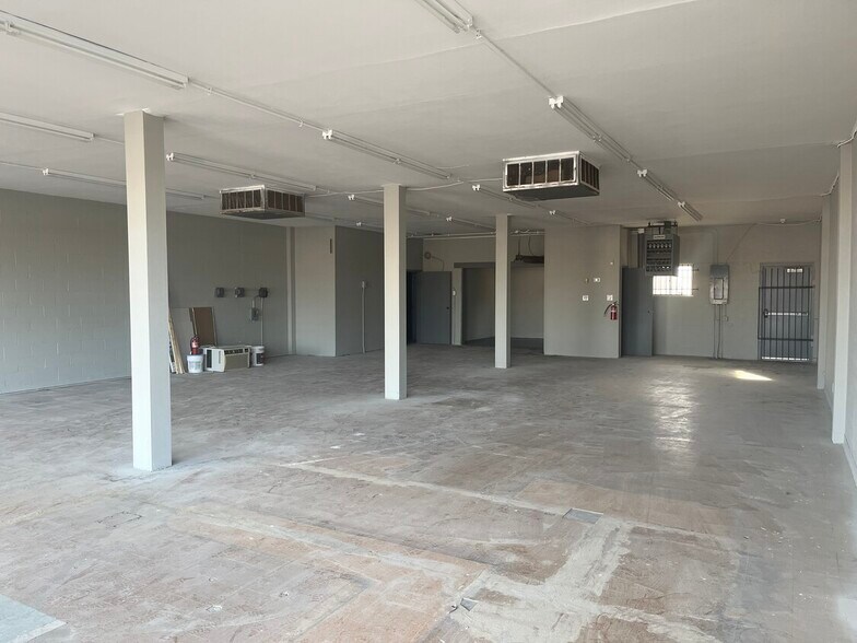 More Photos Of 10814-10824 St Charles Rock Rd, Saint Ann Freestanding For Lease