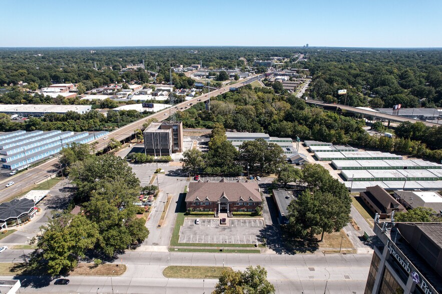 More Photos Of 2693 Union Avenue Ext, Memphis Office For Lease