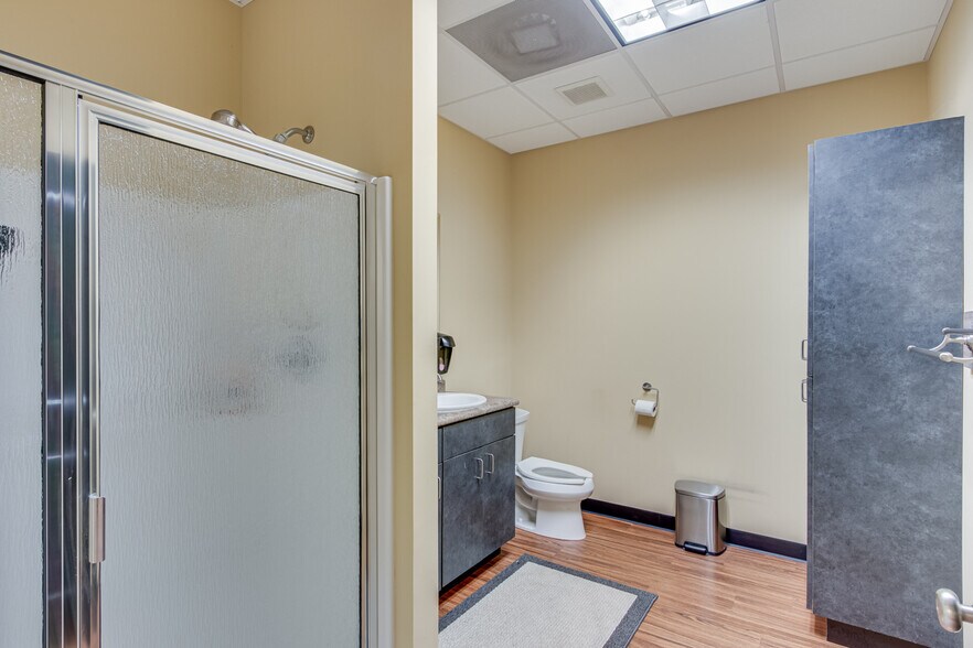 More Photos Of 1612 Candler Rd, Gainesville Manufacturing For Sale