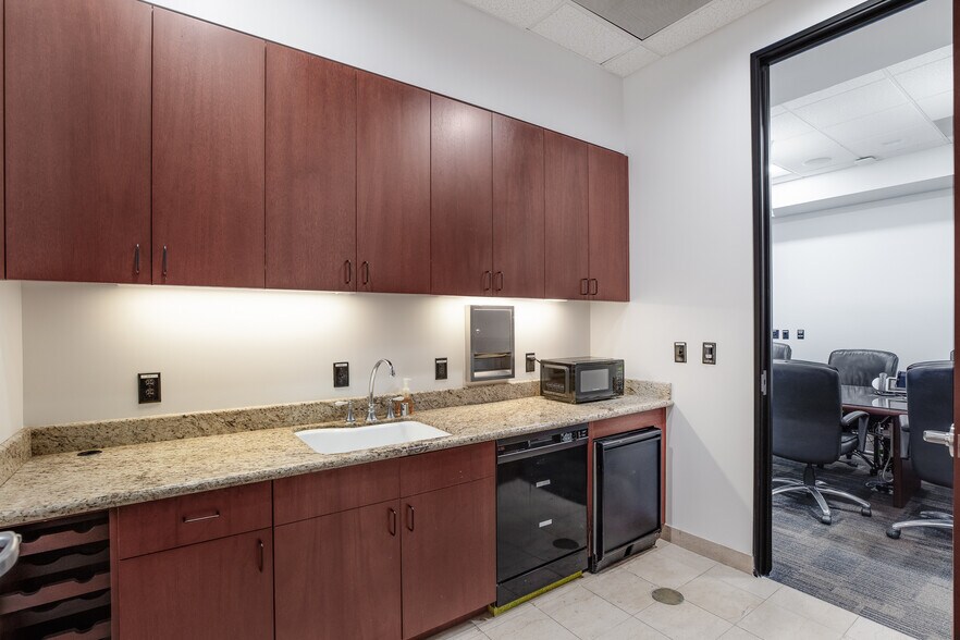 More Photos Of 390-392 Potrero Ave, Sunnyvale Research And Development For Lease