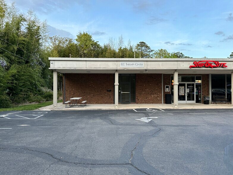More Photos Of 175 W Illinois Ave, Southern Pines Storefront Retail Office For Lease