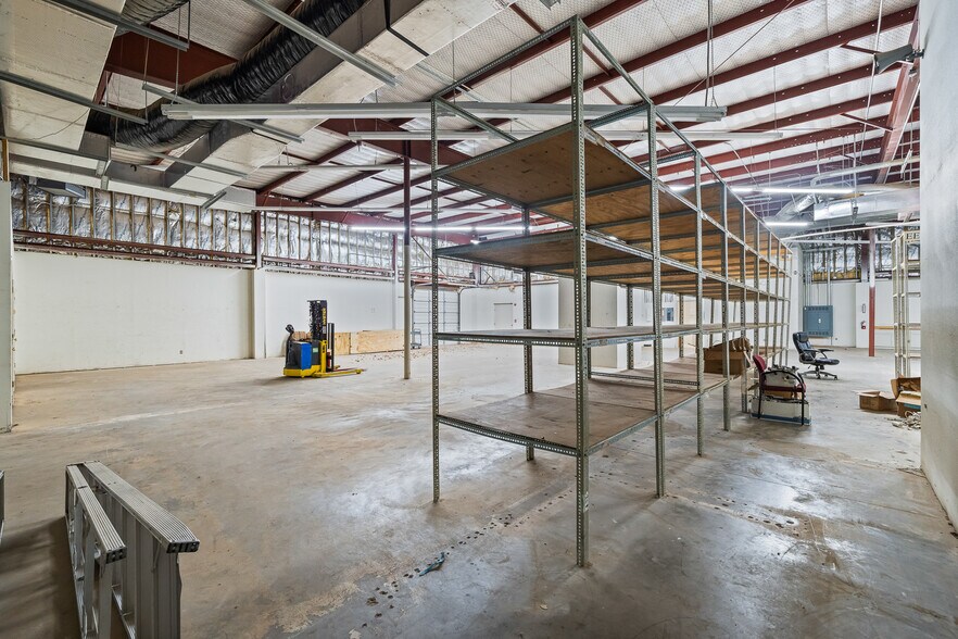 More Photos Of 7705 Quaker Ave, Lubbock Freestanding For Sale