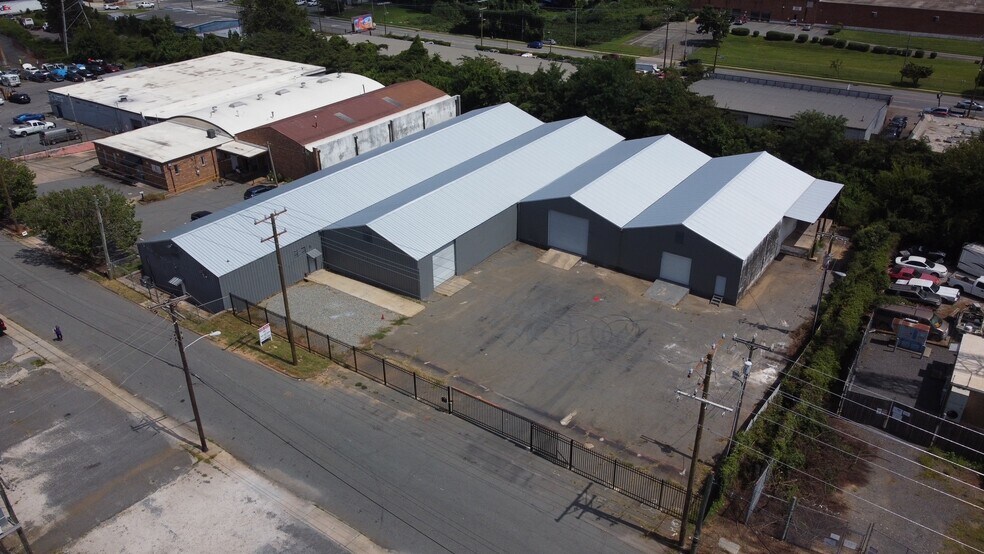 More Photos Of 2528-2532 Lucena St, Charlotte Warehouse For Lease