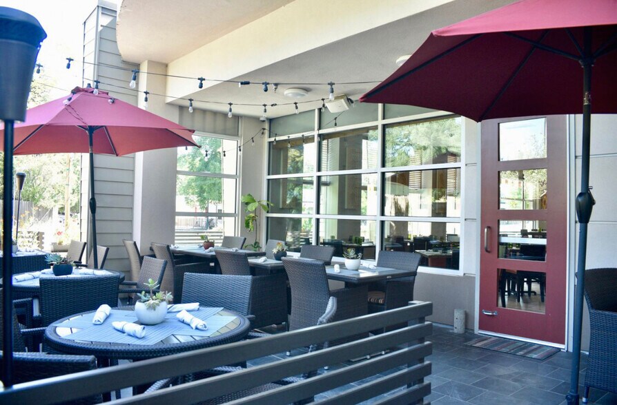 More Photos Of 8755-8757 Old Redwood Hwy, Windsor Hotel For Sale