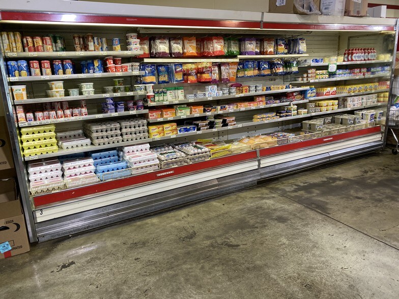 More Photos Of 139 W Craig St, Craigsville Supermarket For Sale