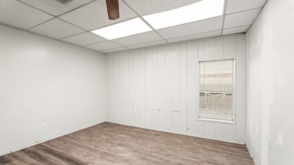 More Photos Of 8720 S Penn Ave, Oklahoma City Office For Sale