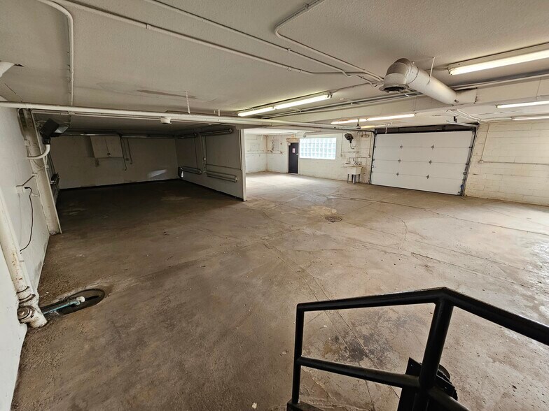 More Photos Of 340 Lake Ave, Rochester Light Distribution For Lease