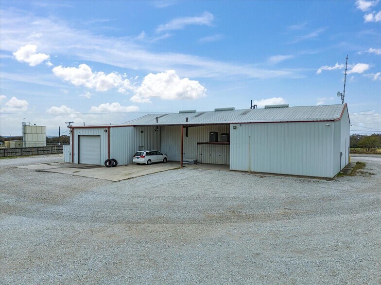 More Photos Of 707 S Wickham St, Alvord Truck Terminal For Lease