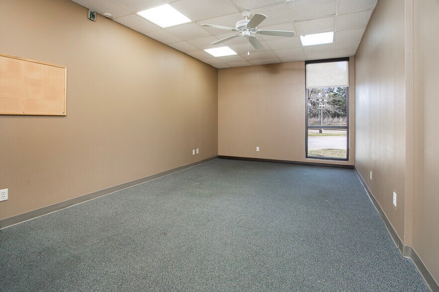 More Photos Of 9846 State Highway 31 E, Tyler Medical For Sale