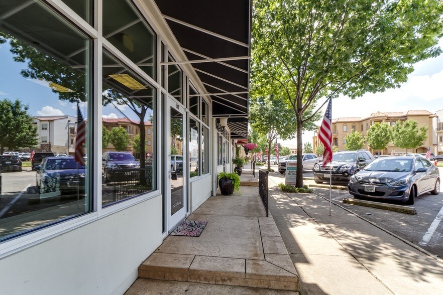 More Photos Of 33 Main St, Colleyville Apartments For Lease