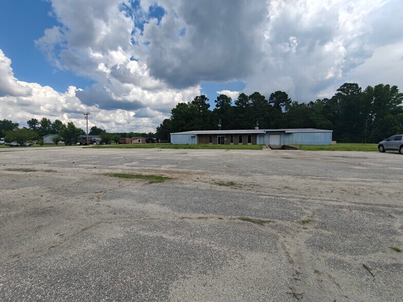 More Photos Of 46 Nordic Pl, Chadbourn Warehouse For Lease