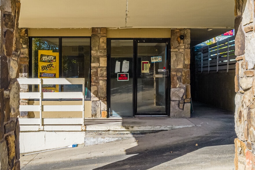 More Photos Of 1900 W 76 Country Blvd, Branson Hotel For Sale