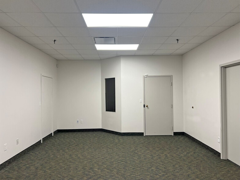 More Photos Of 2800-2860 W 21st St, Erie Office For Lease