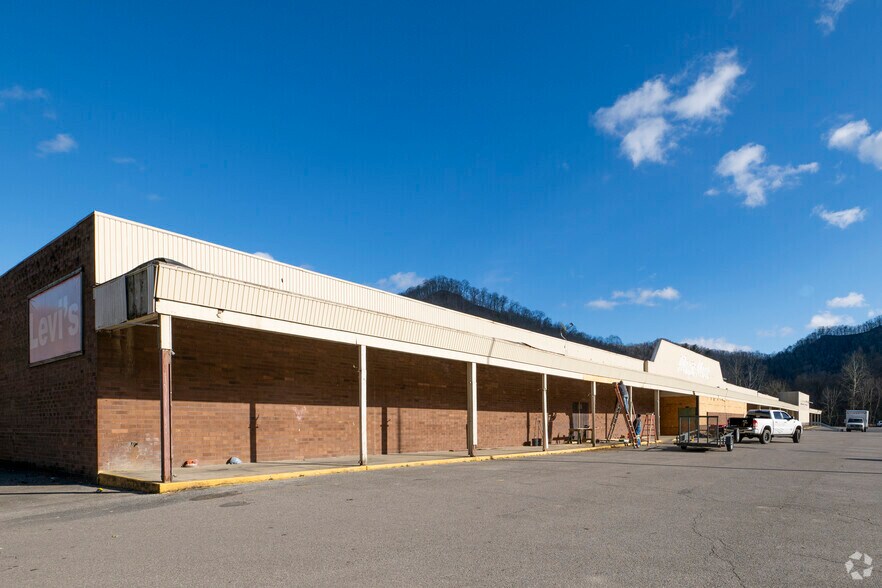 More Photos Of 539 Valley Dr, Oceana Storefront For Sale