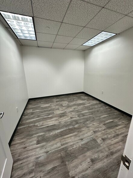More Photos Of 730 Holiday Dr, Pittsburgh Office For Lease