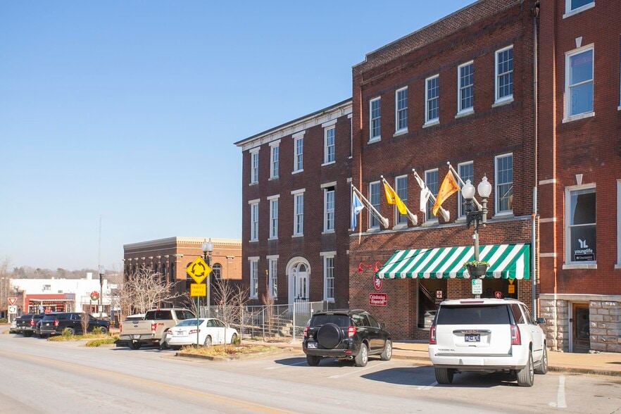 More Photos Of 706 N Main St, Columbia Office Residential For Sale