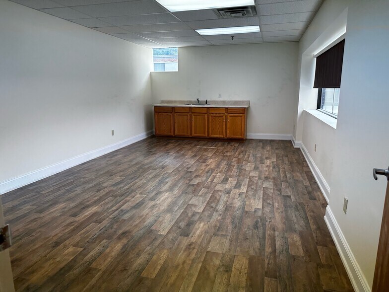 More Photos Of 272 N Bedford Rd, Mount Kisco Office For Sale