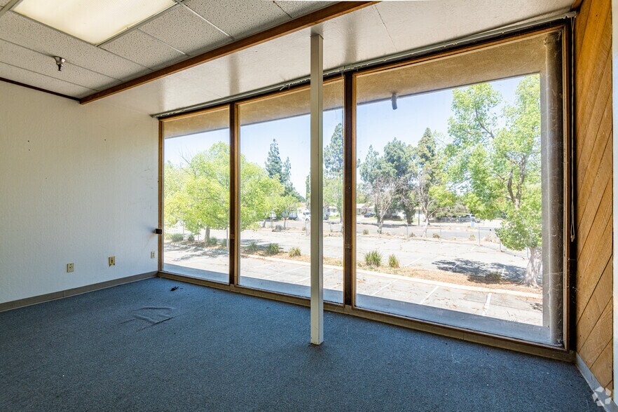 More Photos Of 4241 Williamsbourgh Dr, Sacramento Loft Creative Space For Sale