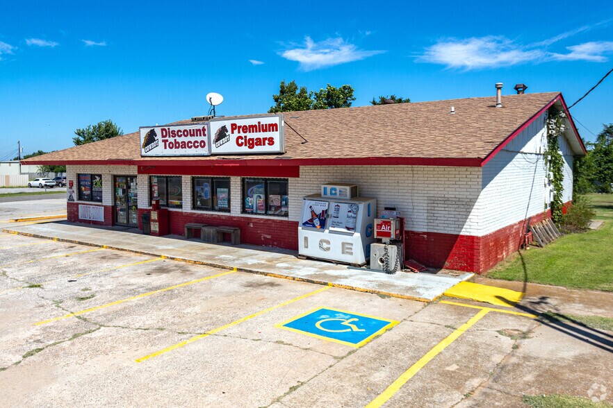 More Photos Of 707 E State Highway 152, Mustang Convenience Store For Sale