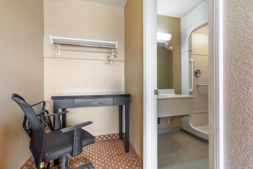 More Photos Of 16901 Stoddard Wells Rd, Victorville Hotel For Sale