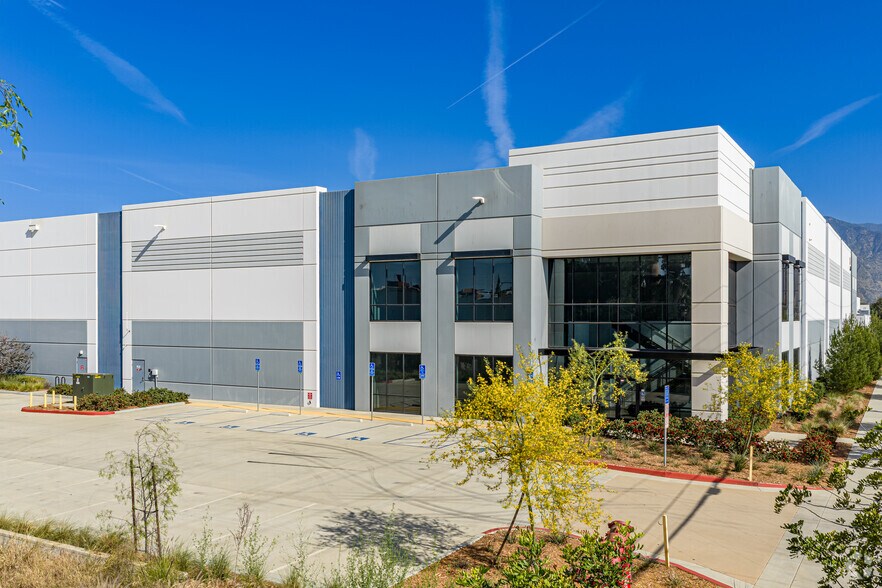 More Photos Of 415 S Motor Ave, Azusa Warehouse For Sale