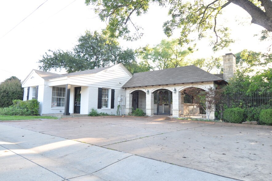 More Photos Of 8849 Carroll Cir, Frisco Freestanding For Sale