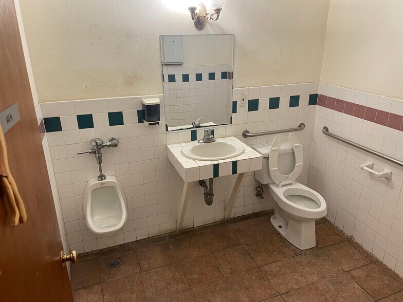 More Photos Of 1280 S Kihei Rd, Kihei General Retail For Lease