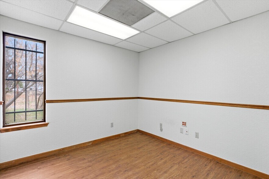 More Photos Of 321 Cheatham St, San Marcos Office For Sale