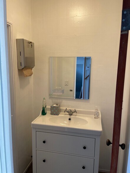 More Photos Of 2019-2023 Riverside Dr, Los Angeles Storefront Retail Office For Sale