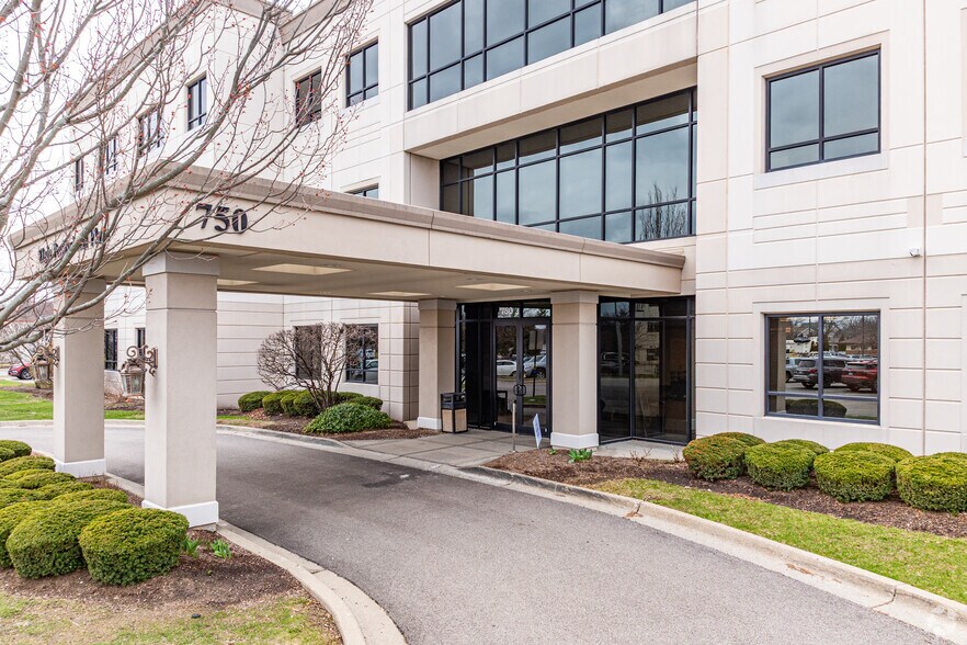More Photos Of 750 Fletcher Dr, Elgin Medical For Lease