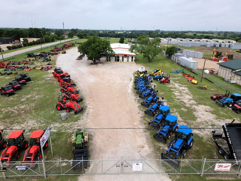 More Photos Of 3456 S Burleson Blvd, Alvarado Freestanding For Sale