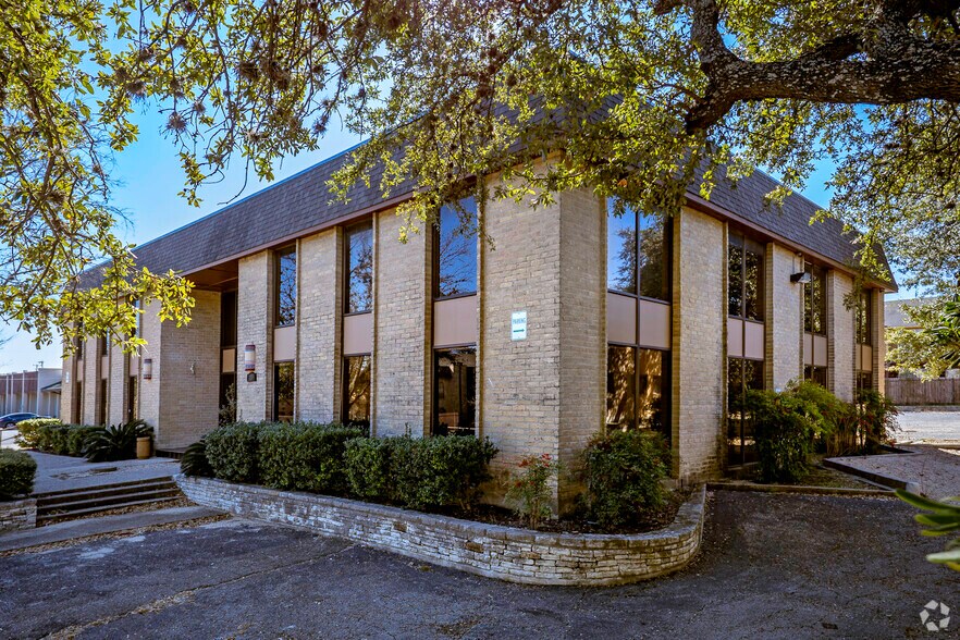 Primary Photo Of 4139 Gardendale St, San Antonio Office For Sale