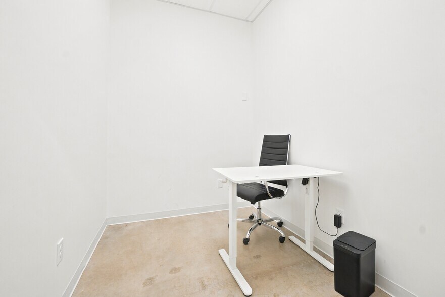 More Photos Of 8610 Potranco Rd, San Antonio Storefront Retail Office For Lease