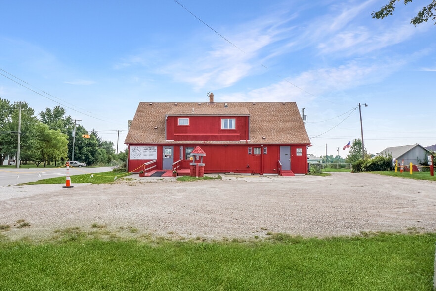 More Photos Of 6005 Marine City Hwy, Cottrellville Township Convenience Store For Sale