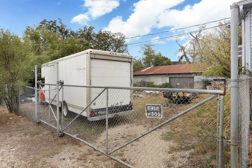 More Photos Of 224 Casa Blanca, San Antonio Office For Lease