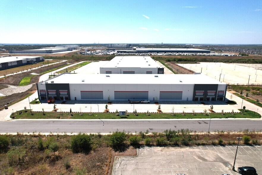 More Photos Of 6907 Lancer Blvd, San Antonio Unknown For Lease