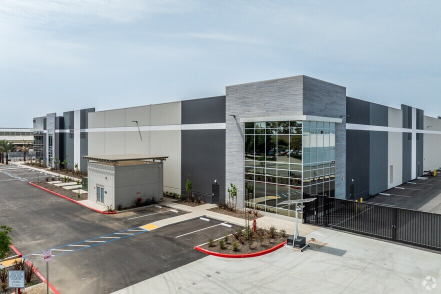 More Photos Of 9615 Norwalk Blvd, Santa Fe Springs Distribution For Lease