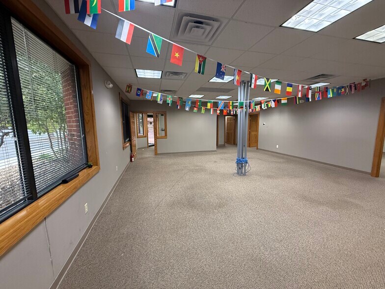 More Photos Of 1980-1986 NW Copper Oaks Cir, Blue Springs Office For Sale