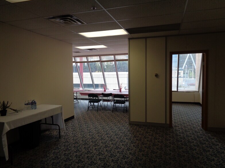 More Photos Of 328 Centre St SE, Calgary Storefront For Sale