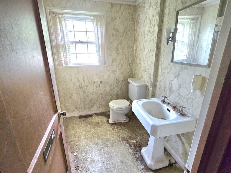 More Photos Of 420 Long Hill Rd, Groton Medical For Sale