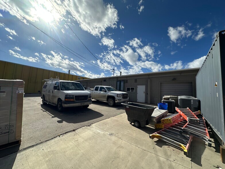 More Photos Of 3942 S Federal Blvd, Sheridan Freestanding For Lease