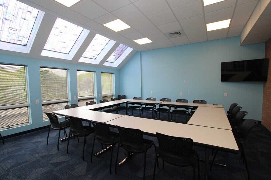 More Photos Of 60 Westwood Ave, Waterbury Medical For Lease