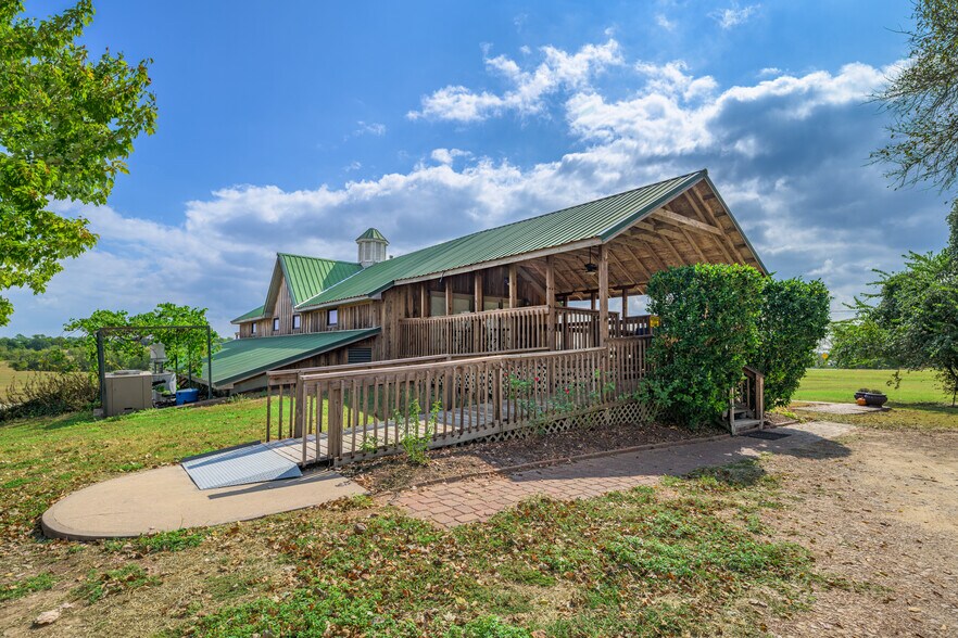 More Photos Of 1441 Salem Rd, Brenham Specialty For Sale