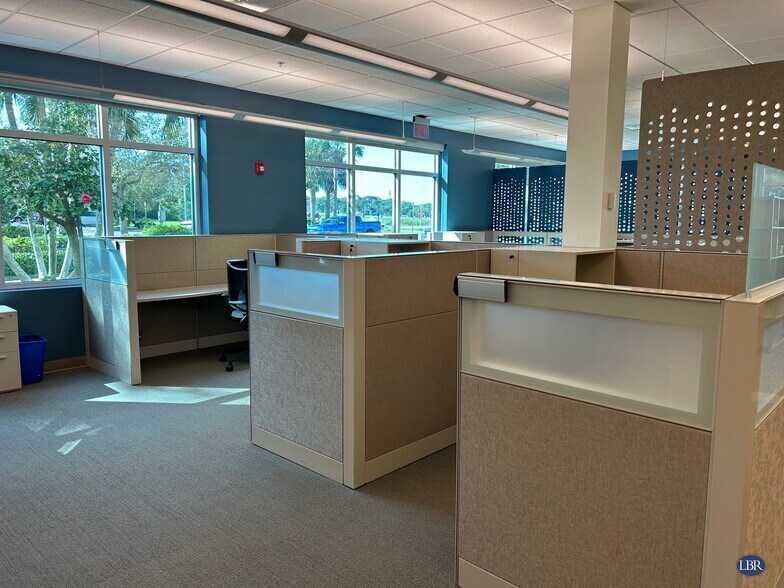 More Photos Of 5700 N Harbor City Blvd, Melbourne Office For Lease