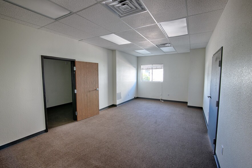 More Photos Of 1321 E Lumbermans Loop, Show Low Warehouse For Lease