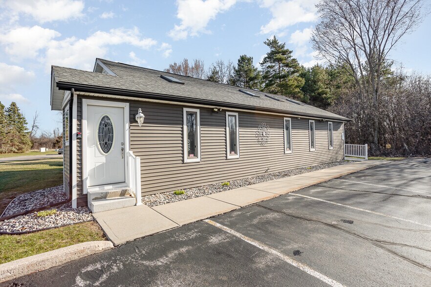 More Photos Of 3266 Fashion Square Blvd, Saginaw Freestanding For Sale