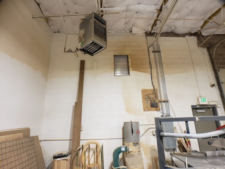 More Photos Of 215 N Redwood Rd, North Salt Lake Flex For Lease