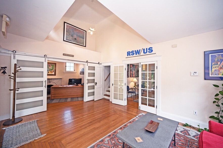 More Photos Of 2150 Alpine Pl, Cincinnati Office For Sale
